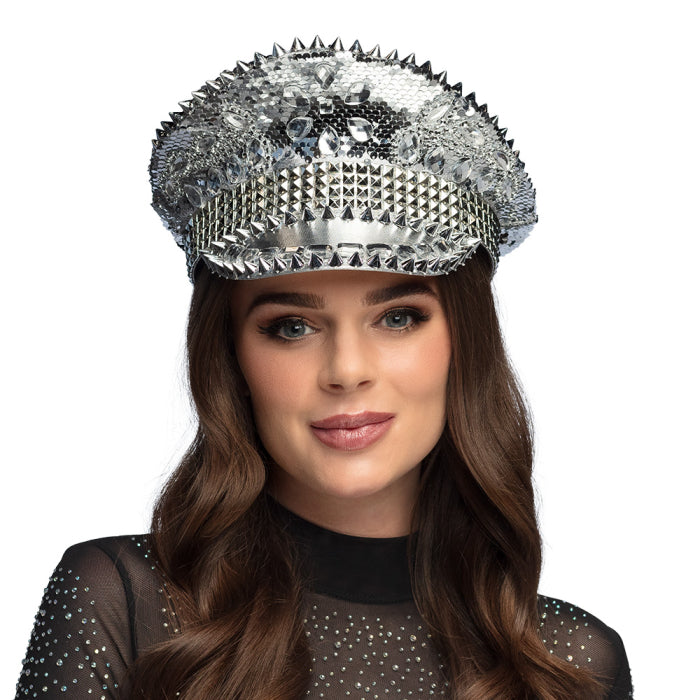 Hattu Glam, Hopea